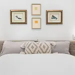 Family Beach House - Spacious W Yard Ac Car Space