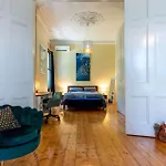 Peaceful And Stylish Petersham Aparttment With Parking