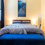 Peaceful And Stylish Petersham Aparttment With Parking