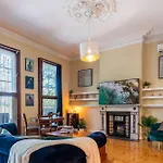 Peaceful And Stylish Petersham Aparttment With Parking