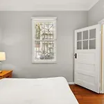 Stylish 3-Bed Inner-City Home In Surry Hills