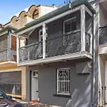 Stylish 3-Bed Inner-City Home In Surry Hills