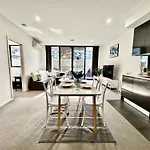 Urban Surf Garden Hideaway