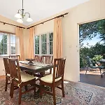 Gunyah House Apartments