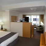 Bond 1217 Self Catering
