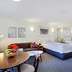 Cosmopolitan Apartment At College St
