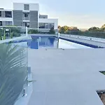 Lavish Quarters - 2 Bed 2 Bath, Parking, Sleeps 5, Indoor & Outdoor Pool, Spa,Sauna,Gym - No Parties
