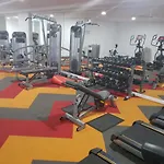 Lavish Quarters - 2 Bed 2 Bath, Parking, Sleeps 5, Indoor & Outdoor Pool, Spa,Sauna,Gym - No Parties
