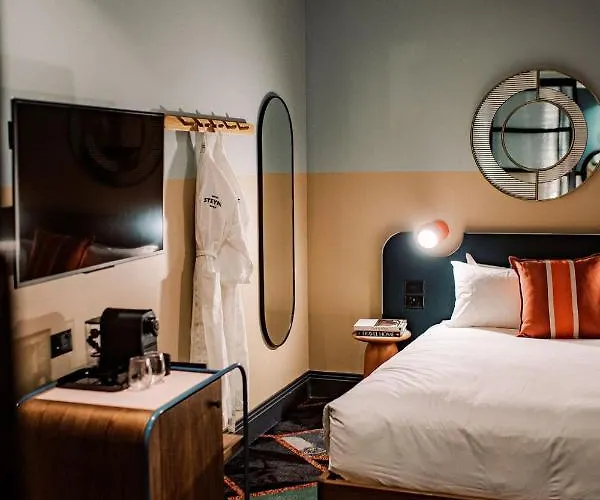 Stay At Hotel Steyne