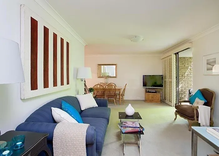 Spacious 3 Bed 2 Bathroom Apartment With Parking