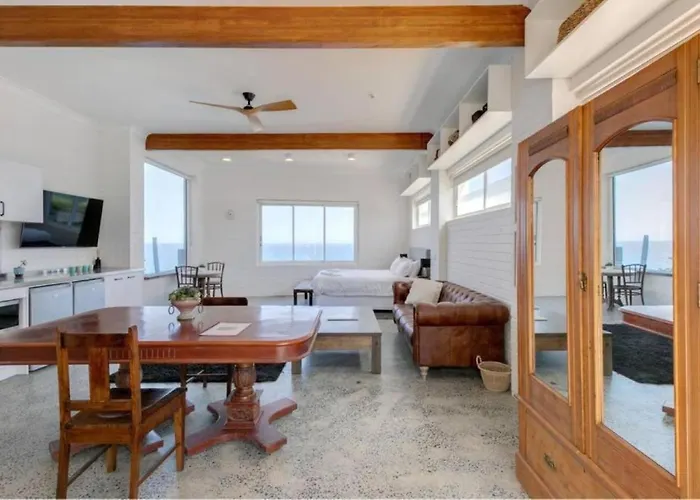 Upscale Cliffside Studio With Ocean Views North Bondi