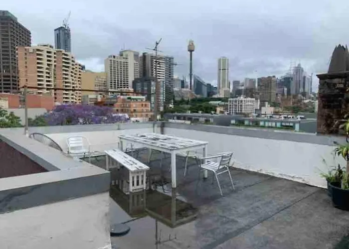 Quirky Unit With Rooftop Terrace Sleeping Up To 4