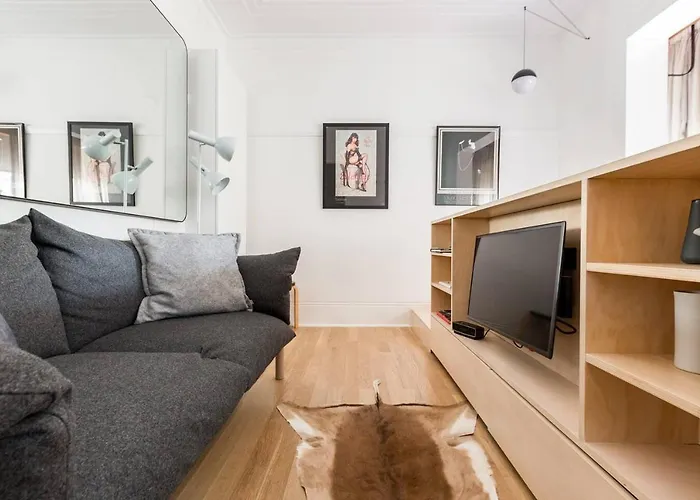 Designer Darlinghurst Studio With Rooftop Views