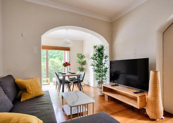 2 Bedroom Apartment Newtown Near To Shops 2
