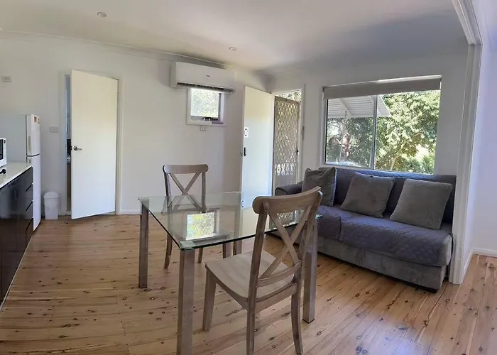 Private Studio House Unit In Dundas Valley