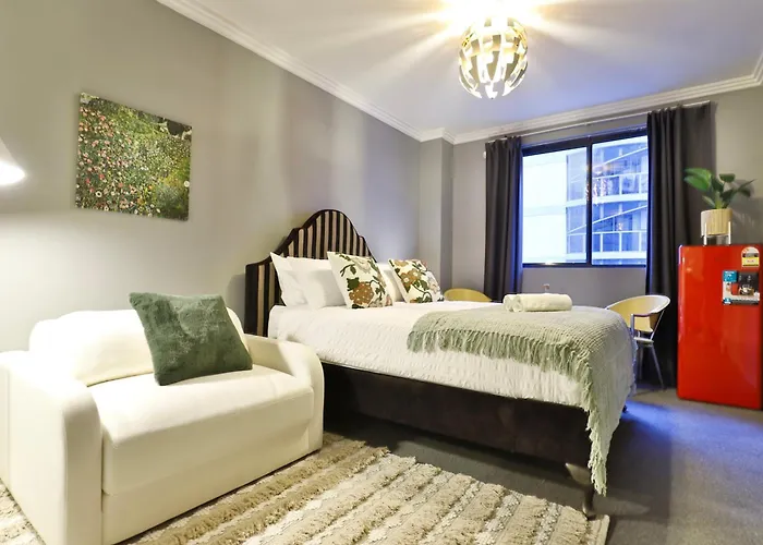 Vintage Charm Oasis - Cbd Living With Parking