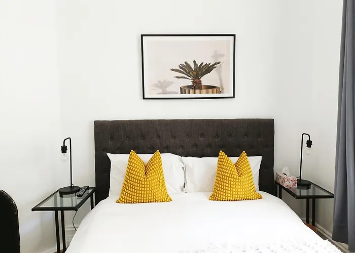 Stylish Queen Room 1Min Walk To Station 5Min To City 10Min To Airport