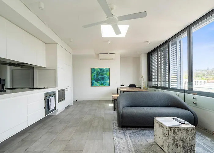 Radiant 2Br Top-Level Unit With Wi-Fi Near Bondi Beach