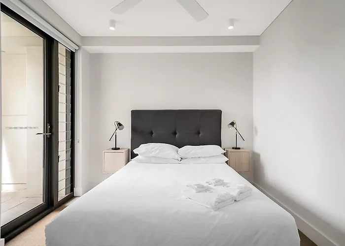 Stylish 2Br Top-Level Unit With Lift Near Bondi Beach
