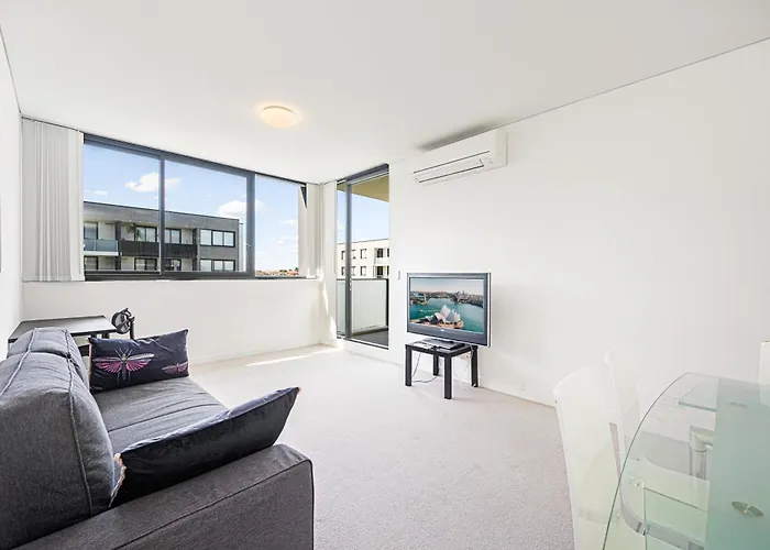 Campsie 2 Bedroom Apt Shop&Parking