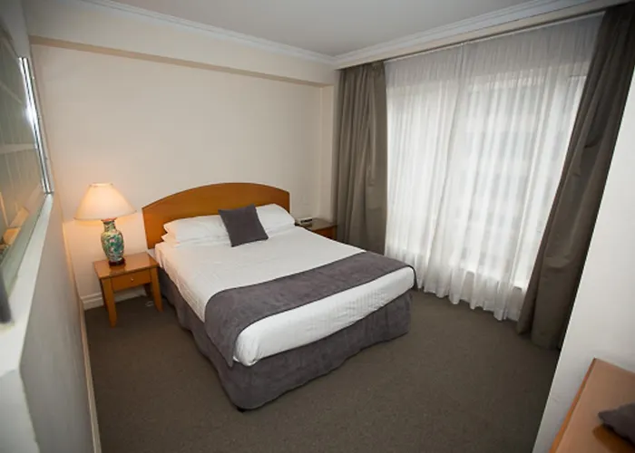 Bond 512 Self Catering