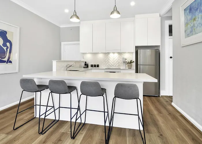 Stylish, Sunny & Spacious 2 Bedroom Apartment, Mosman