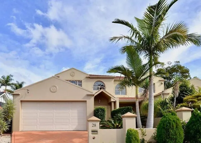 Cozy 4-Bedroom Family House In Central Chatswood