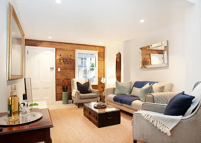 Spacious 3-Bed Family House With Courtyard