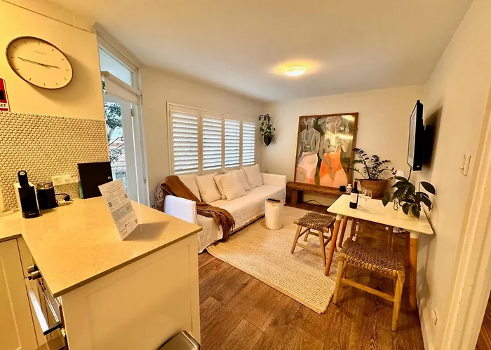 1 Bdrm Manly Beachside Apt With Parking
