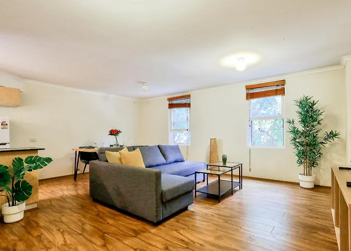 Accessible 2 Bedroom Apartment Chippendale