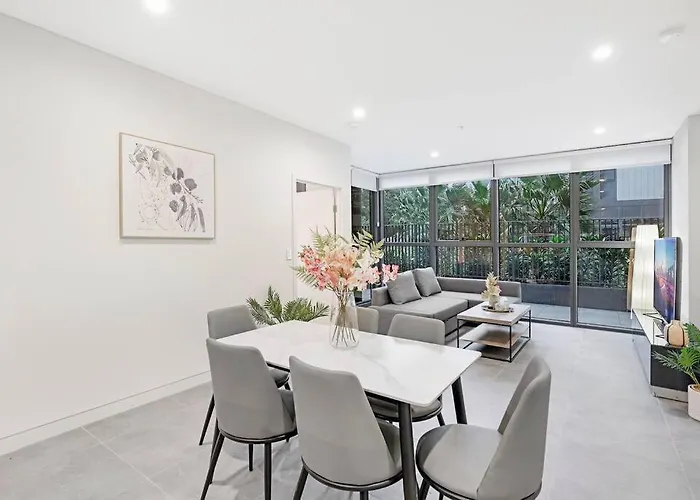 Modern 2B2B Apt At Homebush