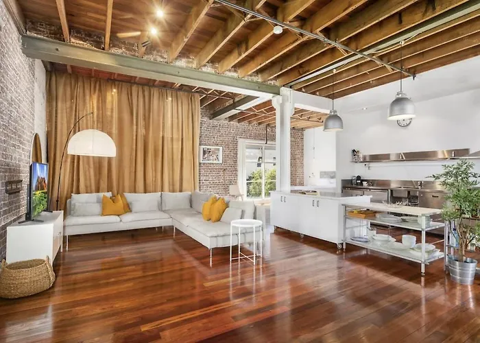 New York-Style Loft In Sydney Cbd With City Views