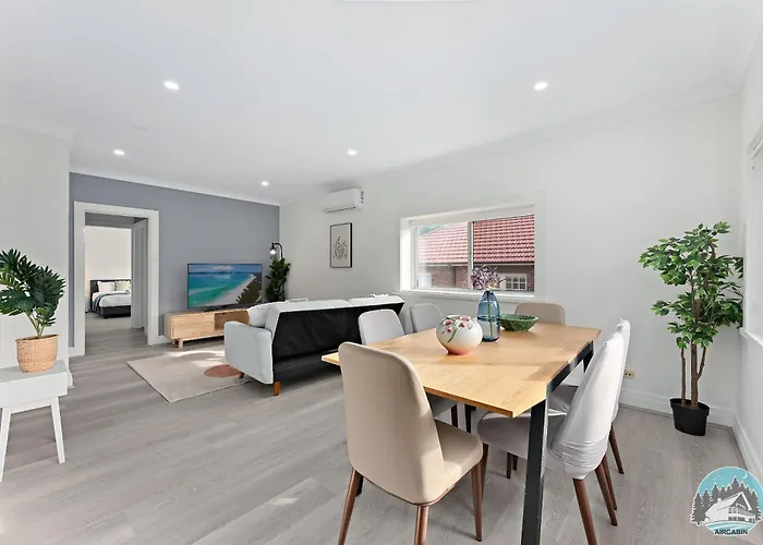 Stylish 4-Bed Loft In Manly Walk To Beach & Ferry