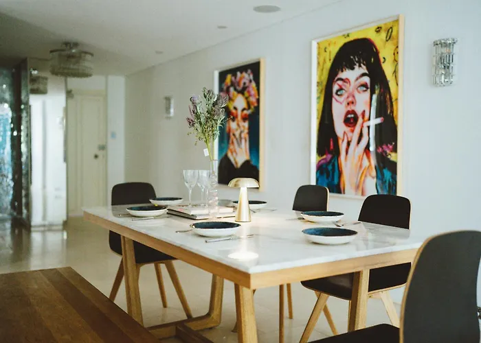 Stylish 2 Bedroom Apt Free P At Darlinghutst