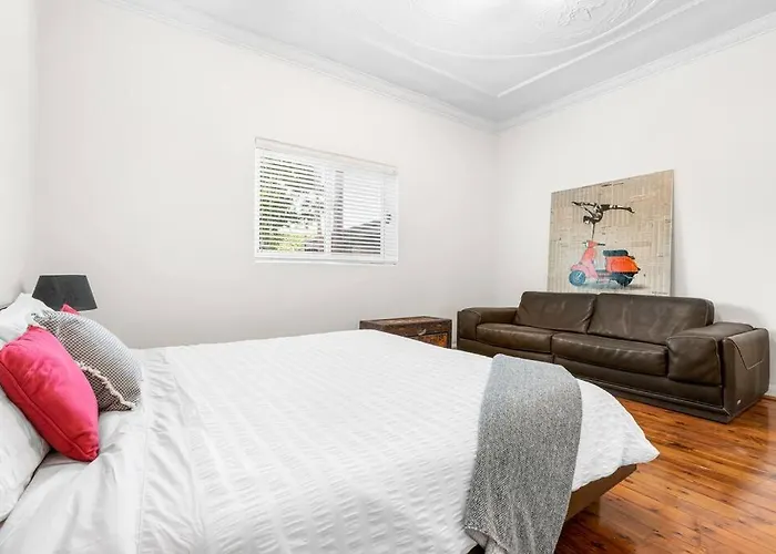 Family Beach House - Spacious W Yard Ac Car Space