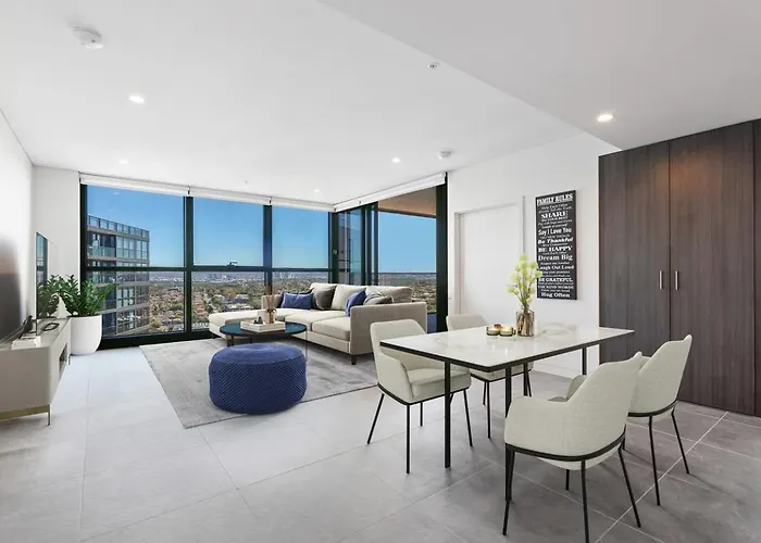 High-Level 3Br Retreat With Gym And Skyline Views