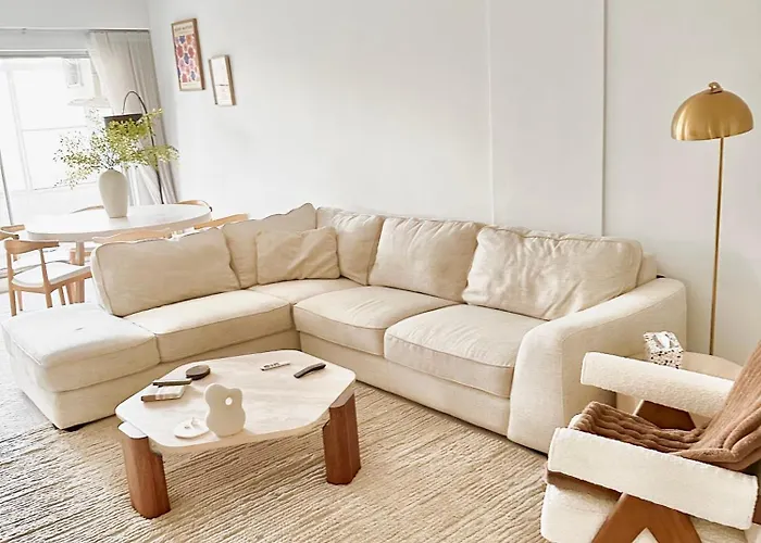 Modern 3Br Beachside Oasis