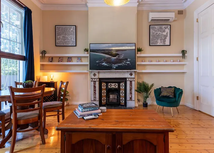 Peaceful And Stylish Petersham Aparttment With Parking