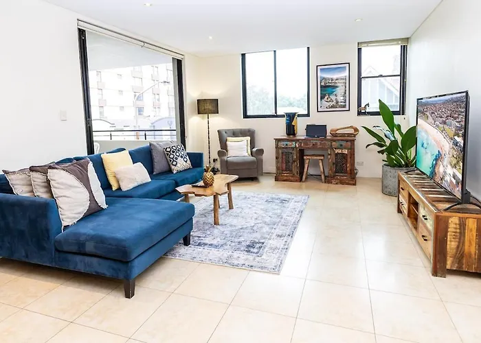 Bright & Spacious 2 Bdr W Pool Parking Balcony Ac