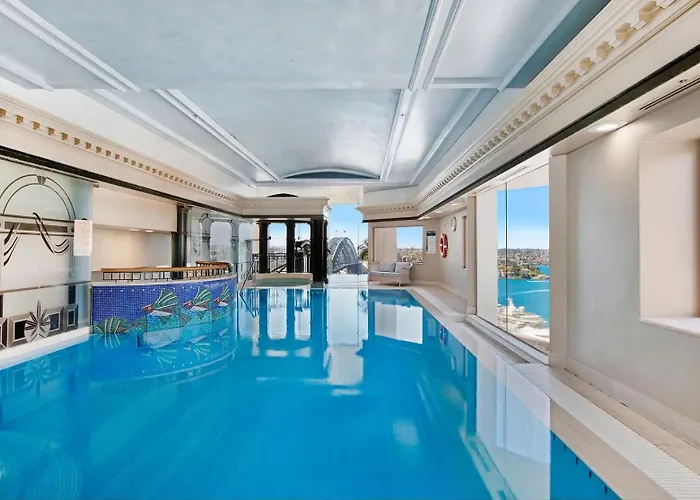 Fancy Home With Water View In The Rocks