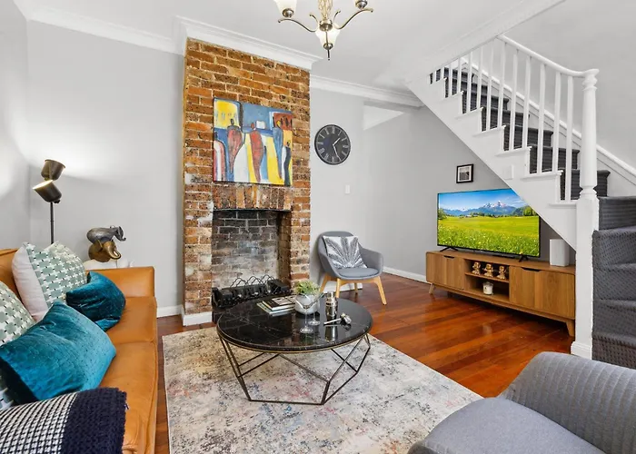 Stylish 3-Bed Inner-City Home In Surry Hills