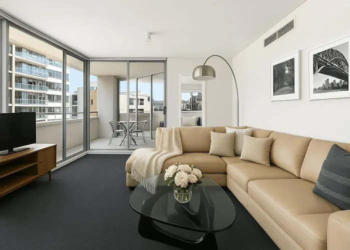 She35 - Cbd Darling Harbour Views With Pool & Gym Access