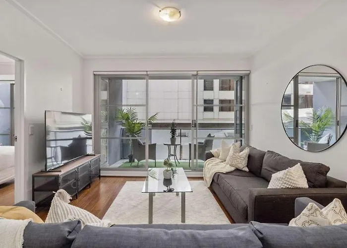 Darling Harbour 2Br Retreat With Spacious Balcony