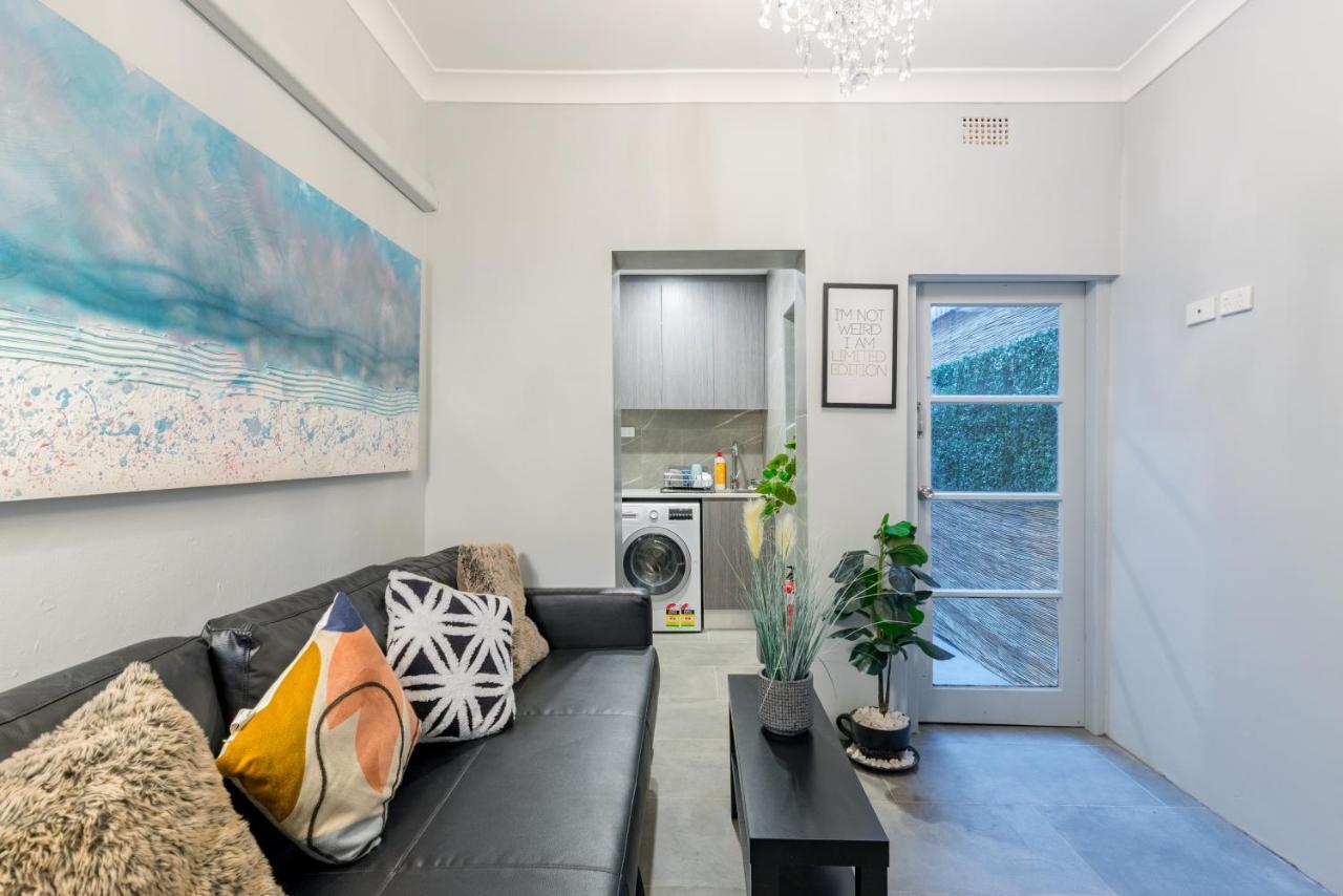 Private Double Bed In Cbd Near Train Uts Darlinghar&icc&chinatown
