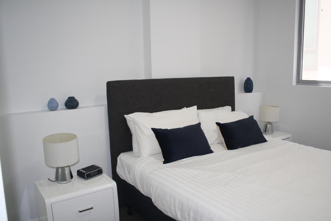 North Wyndel Apartments-mil1005