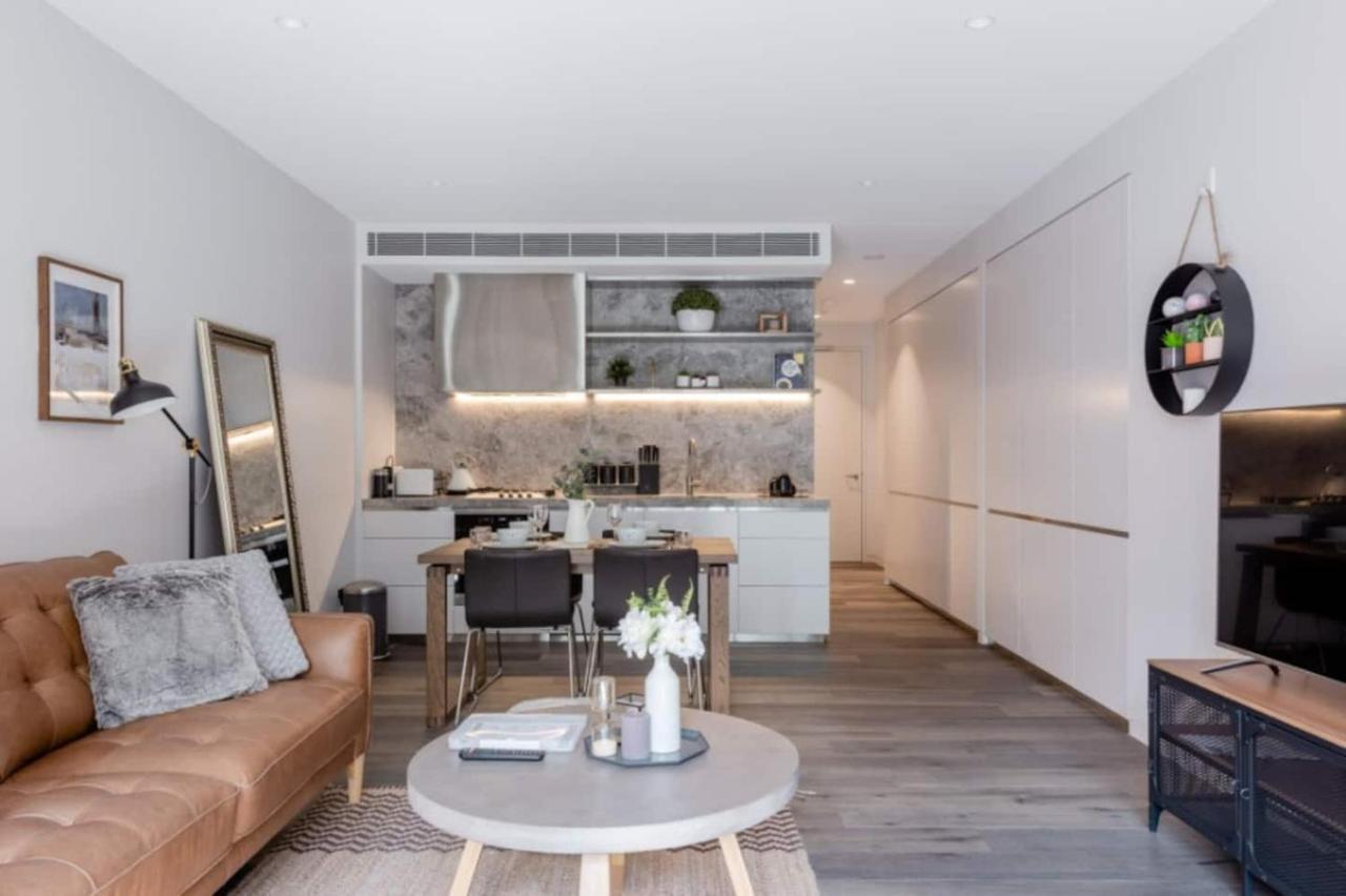 Deluxe Classic-art Living Collection In Double Bay * Sydney
