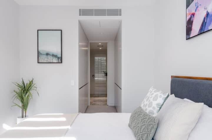 Deluxe Classic-art Living Collection In Double Bay * Sydney