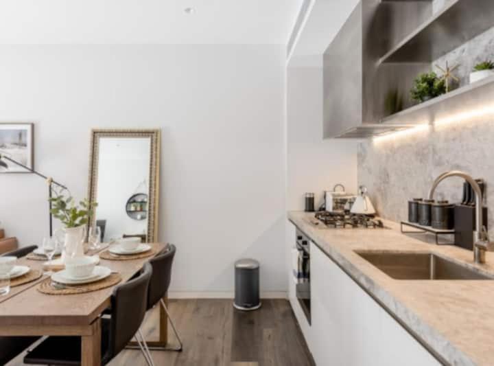 Deluxe Classic-art Living Collection In Double Bay Apartment Sydney