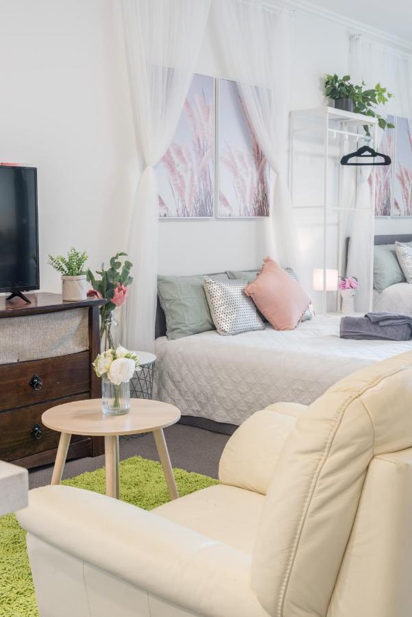 2br Apt In Hurstville 1min To Train Sleep8 Apartment Sydney