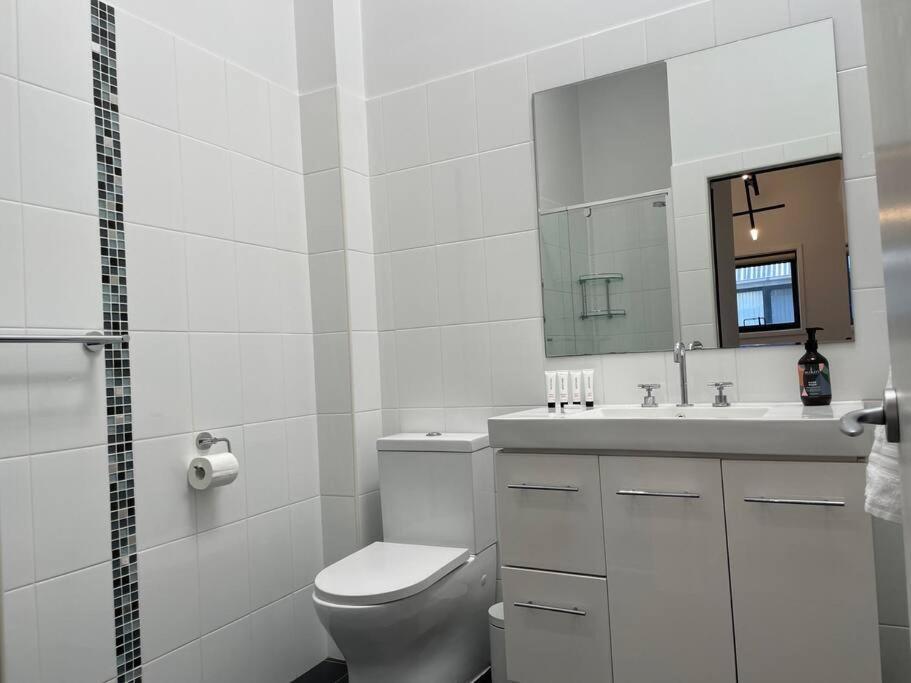 Modern 2 Bedroom Warehouse Conversion * Sydney